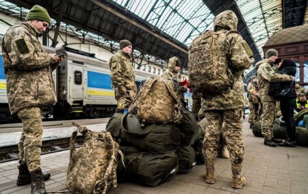 В Украине официально продлили военное положение и мобилизацию