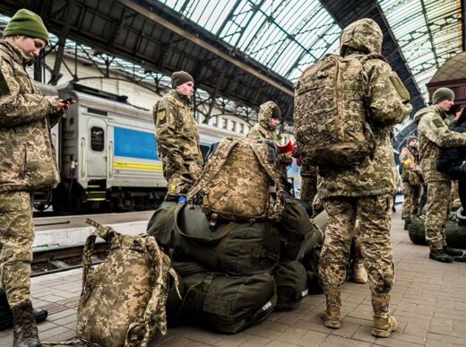 В Украине официально продлили военное положение и мобилизацию